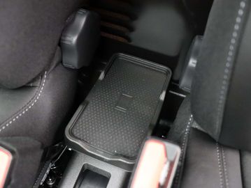 Car image 32