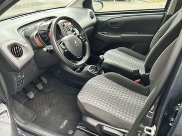 Car image 10