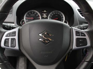 Car image 12