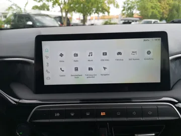 Car image 26