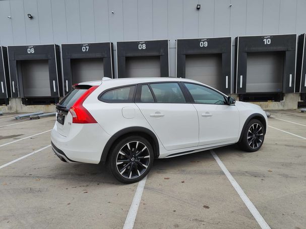 Volvo V60 Cross Country T5 180 kW image number 2