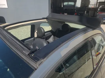 Car image 27