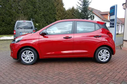 Car image 4