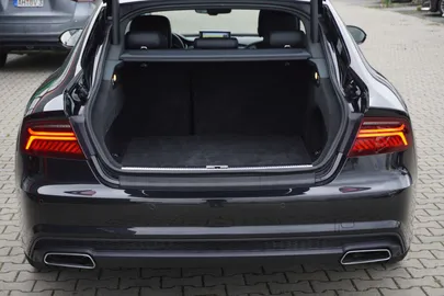 Car image 28