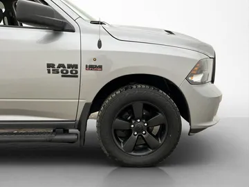 Car image 32