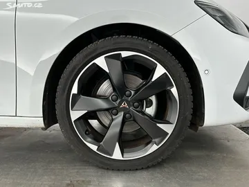 Car image 33