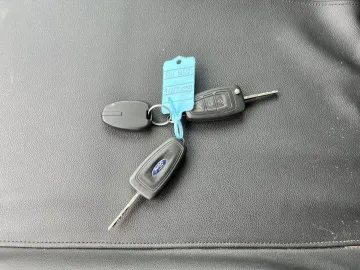Car image 32
