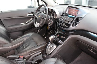 Car image 19