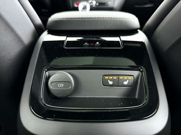 Car image 36