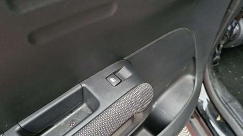 Car image 33