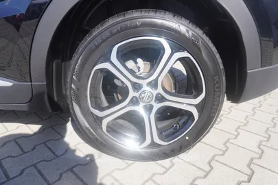 Car image 34