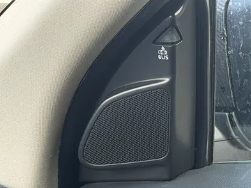 Car image 36