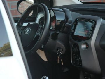 Car image 29