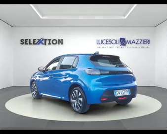 Car image 4
