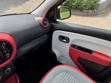 Car image 35