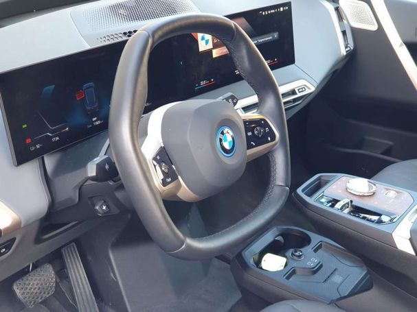 BMW iX xDrive50 385 kW image number 16