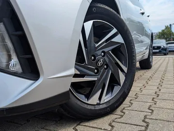 Car image 24