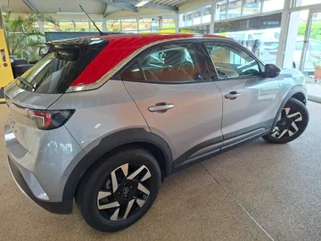 Car image 32