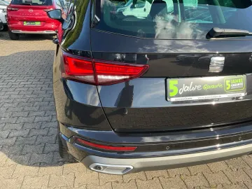 Car image 30