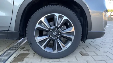 Car image 35
