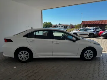 Car image 21