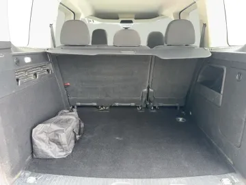 Car image 32