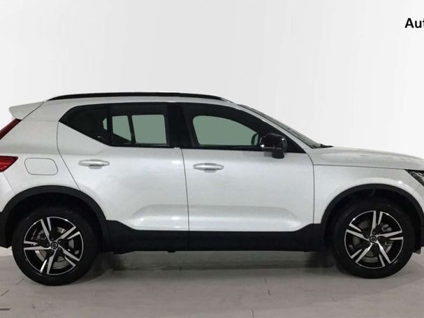 Volvo XC40 Recharge T4 Plus Dark 155 kW image number 4