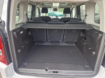 Car image 34