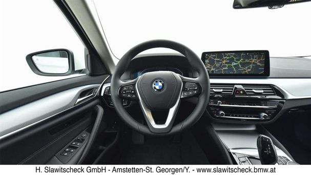 BMW 530 Touring xDrive 215 kW image number 20