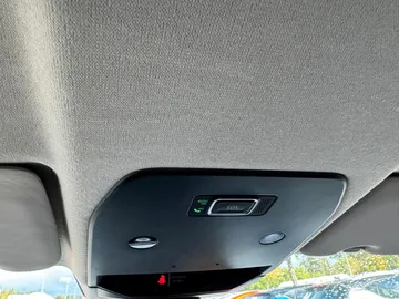 Car image 32