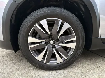 Car image 27