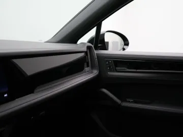 Car image 40