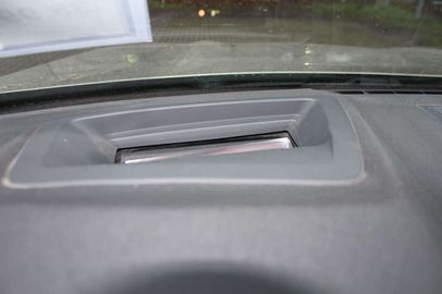 Car image 32