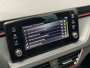 Car image 32