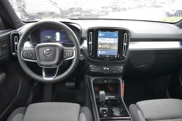 Volvo XC40 Plus Dark B4 155 kW image number 22