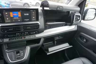 Car image 29