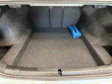 Car image 37
