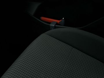 Car image 38