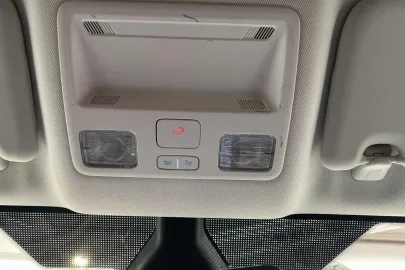 Car image 34