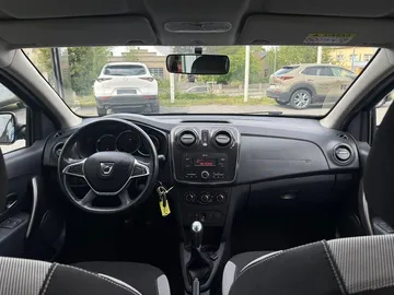 Car image 15