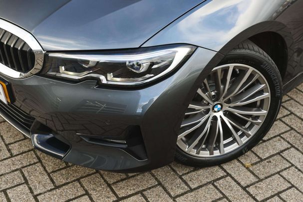 BMW 320i Sport Line 135 kW image number 7