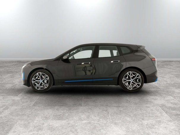 BMW iX xDrive40 240 kW image number 4