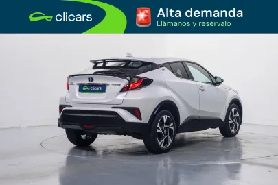 Car image 4