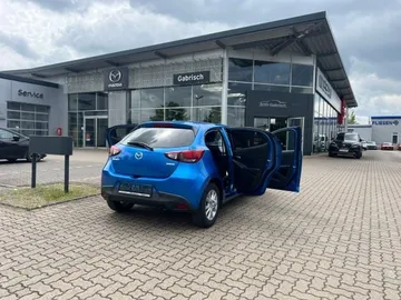Car image 27