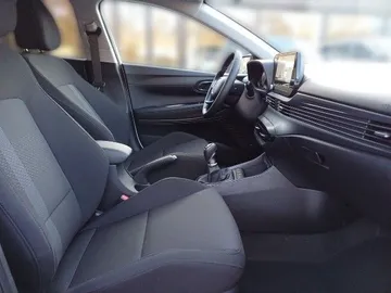 Car image 19