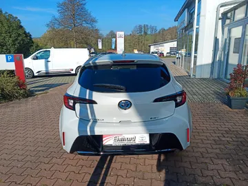 Car image 5