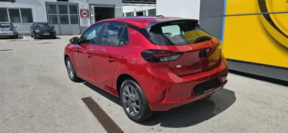 Car image 4