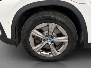 Car image 32