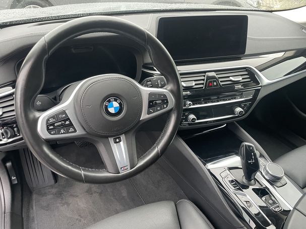 BMW 520d Touring xDrive 140 kW image number 14