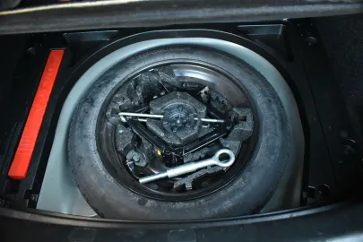 Car image 30